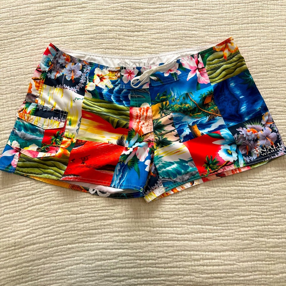Hawaiian print women’s board shorts